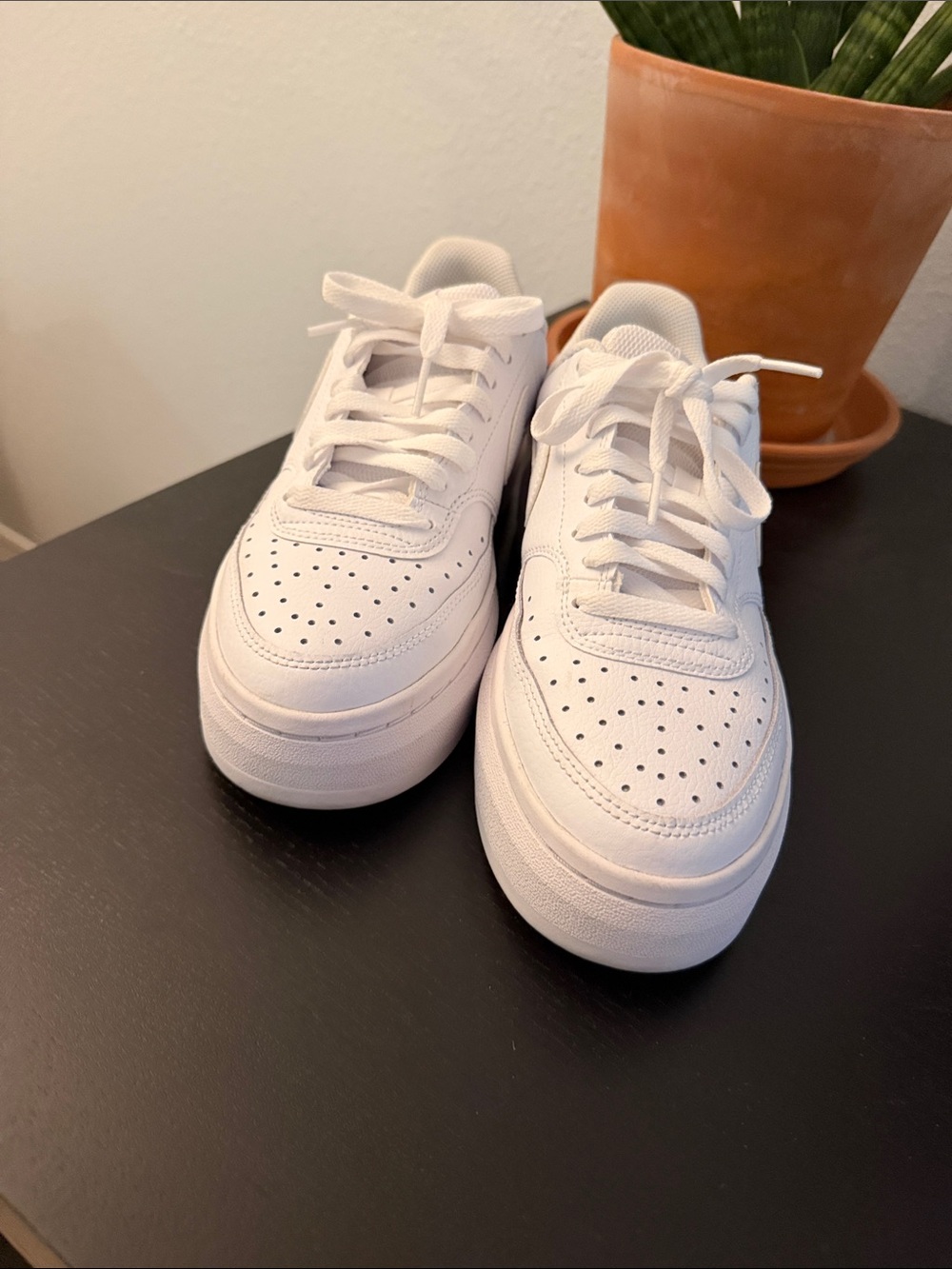 nike sneakers - Picture 5 of 8